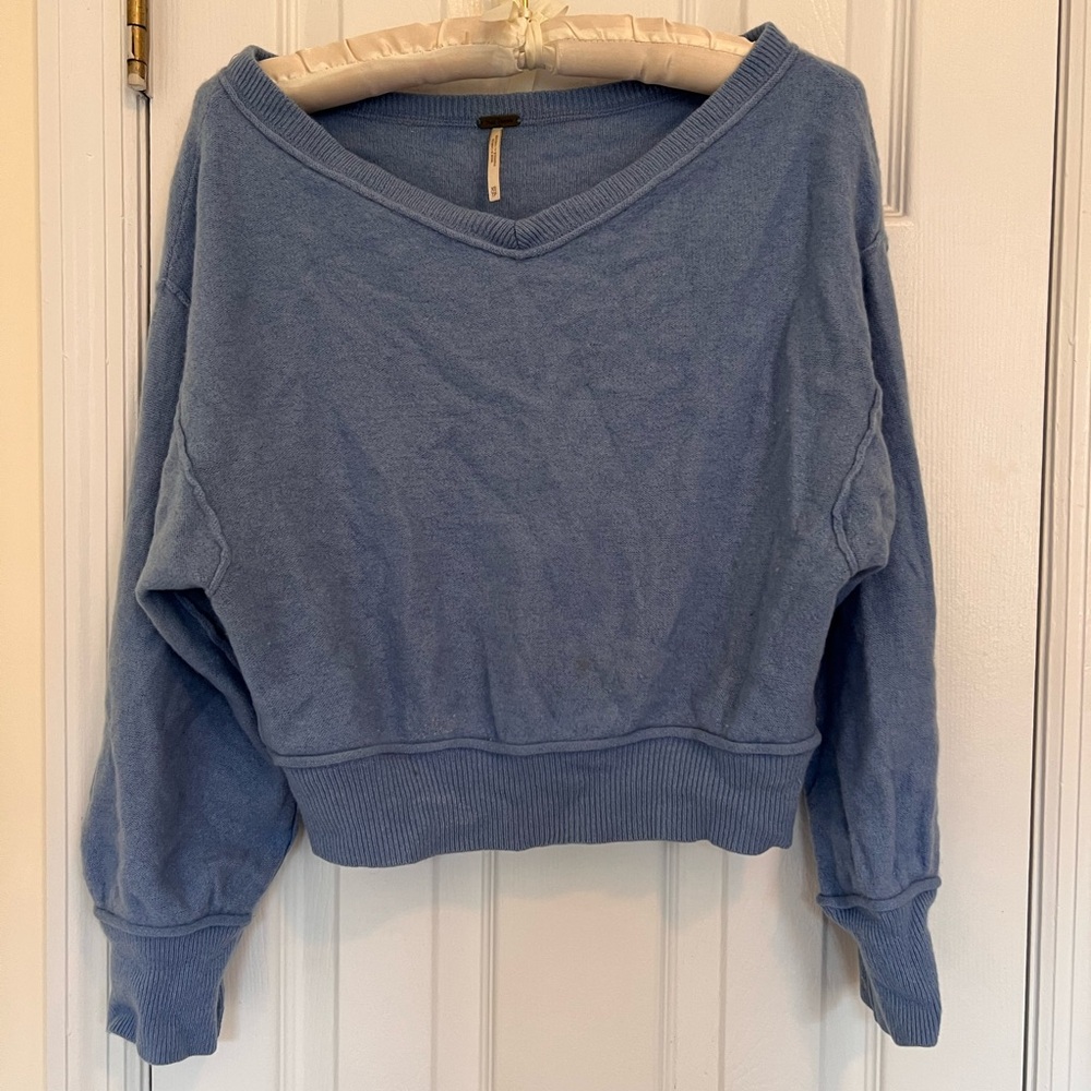 Cropped blue cashmere sweater